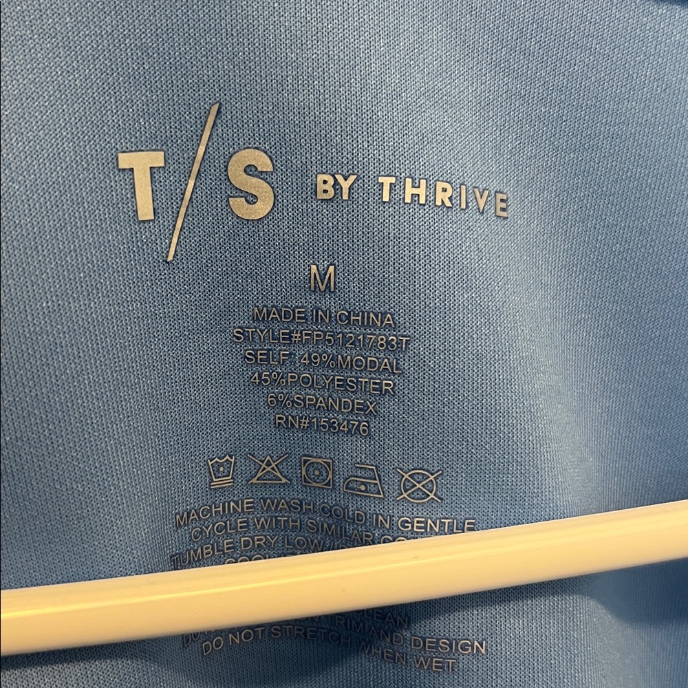 Cropped Pullover - Picture 2 of 3